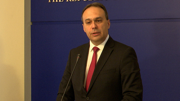 Министър Заков: Няма как да установим дали има пренасочване на българско оръжие за Украйна