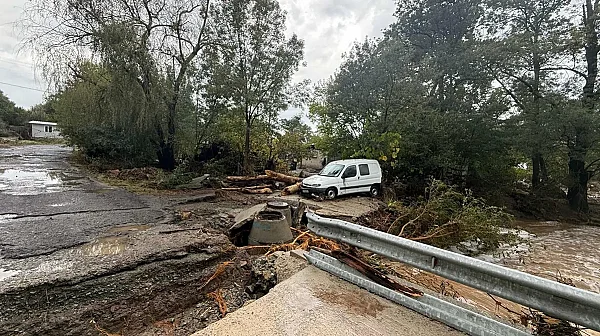 Обилни валежи откъснаха от света смолянско село, хората останаха без пенсии