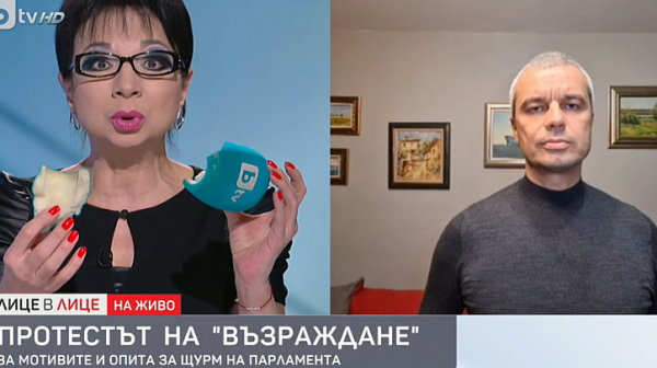 Цветанка Ризова показа разкъсания микрофон на журналист от bTV на протеста