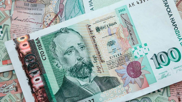 Банкнотите в обращение намаляват до най-ниско ниво от две години насам