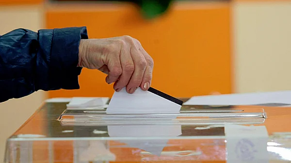 Активността достига 33,2% към 16 ч., до 39% според екзитполове