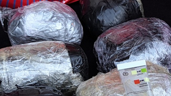 Собственик на фирма и митничар са арестувани за пратката от 400 кг хероин