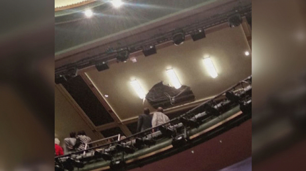 Срути се част от тавана на прочутия лондонски театър „Пикадили”