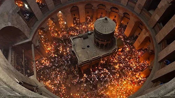 Благодатният огън слезе в Йерусалим, България ще посрещне Великден без ново пренасяне