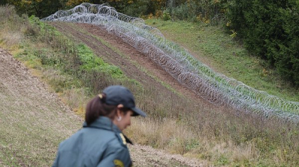 Литва вдигна 4-метрова ограда по границата си с Беларус