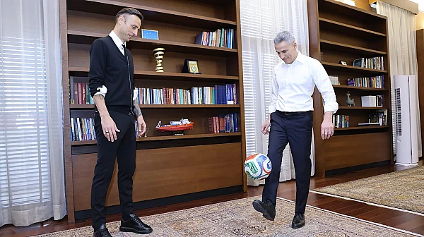 Бербатов става съветник на Андрей Гюров по младежта и спорта