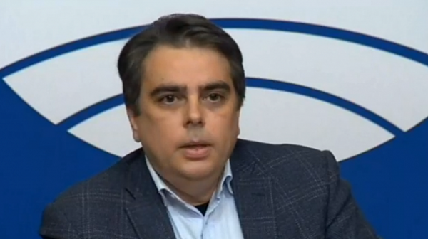 Асен Василев контра на министъра: Ние осигурихме ниската цена на газа за октомври, същата е като през юни