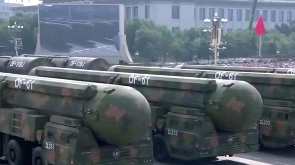 Китай показа новата си междуконтинентална ракета DF-61 на парада