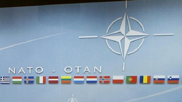 НАТО обсъжда ситуацията по руско-украинската граница