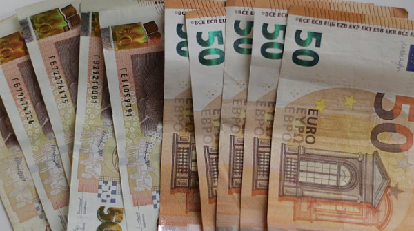 Плащаме в две валути само през януари, двойните етикети остават до август