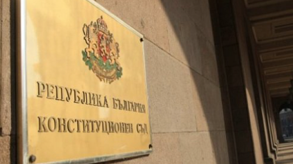 Конституционният съд образува дело по искането на президента за референдума за еврото