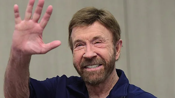 Чък Норис хоспитализиран в Хавай след спешен медицински случай