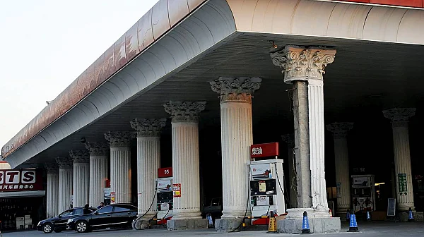 Азия усеща затворения Ормузки проток. Ще стигне ли кризата до САЩ?