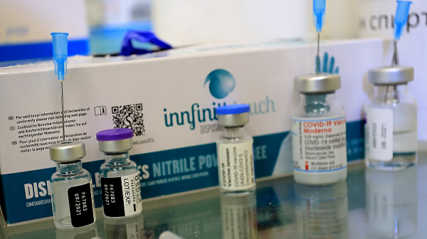 България е на второ място в света по смъртност от COVID-19 и последна по ваксинация в Европа