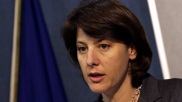 Весела Чернева: Хората не вярват на правителството, а на Брюксел