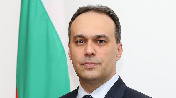 Бившият министър на отбраната в кабинета ”Петков” Драгомир Заков ще съветва Денков по външна политика