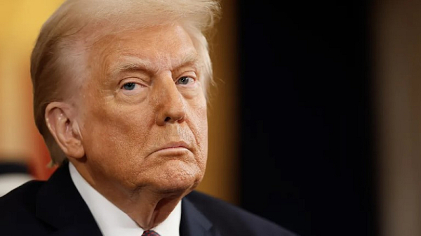 Нови имейли на Епстийн свързват Тръмп с жертви на трафик