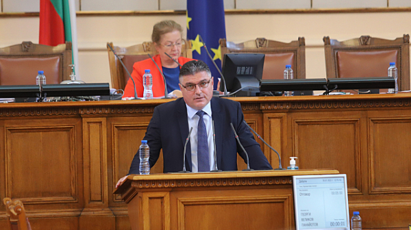 Министър Панайотов: Има нарушения на финансовата дисциплина в дружества към МО