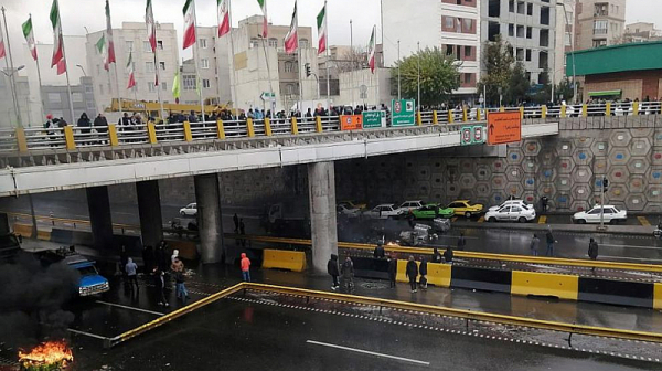 Иранската Революционна гвардия заплаши да смаже антиправителствените бунтове