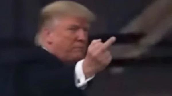 Тръмп наруга работник в завод на Форд в Мичиган