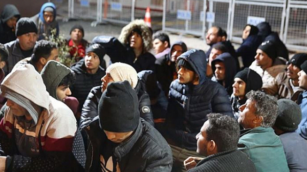 Кметът на Годеч алармира за поток от мигранти, тръгнал сам да гони трафиканти