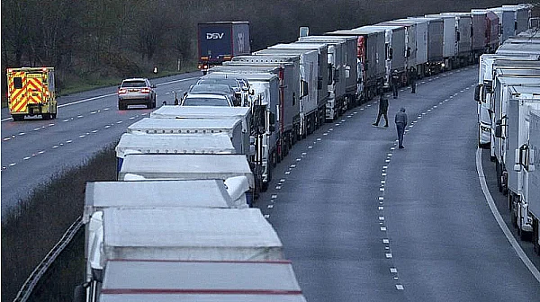 Ад на „Капитан Андреево“: 15 км опашка от камиони – шофьорите чакат цяла нощ