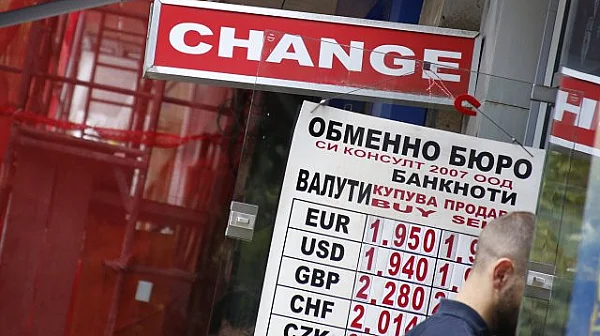 Обменните бюра вече нямат право да сменят левове за евро