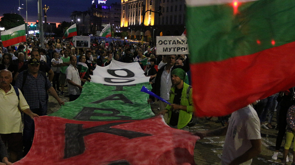 Courrierinternational: Властта в България остава глуха за „големия народен бунт“