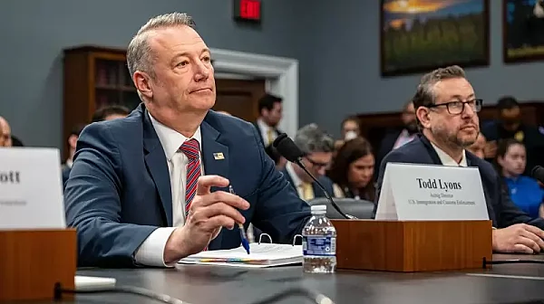 След смърт на протестиращи и „море от гняв“: Шефът на ICE Тод Лайънс слиза от сцената