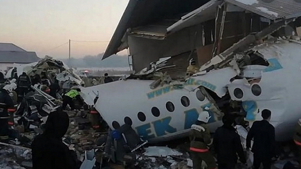 Пътнически самолет се разби в езерото Виктория, 15 души са спасени