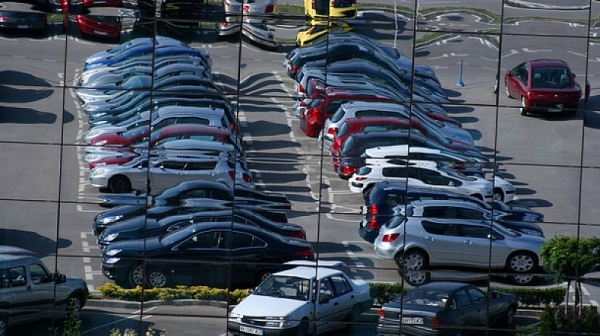 Продажбата на автомобили буксува заради COVID-19. Спадът в ЕС - над 75%