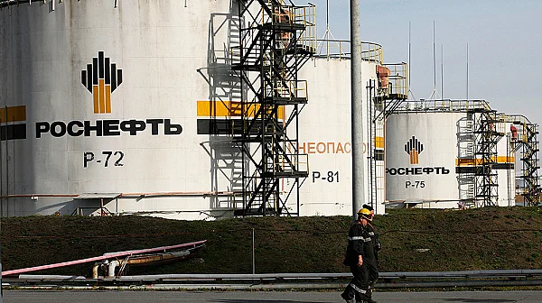 Брюксел отлага пълната забрана на руския петрол, ще чака изборите в Унгария