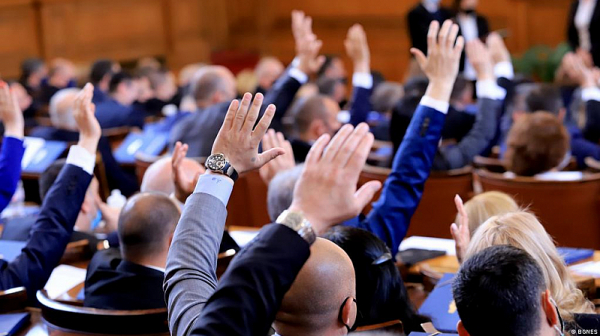 БСП казват дали Вигенин ще бъде предложен за шеф на новия парламент