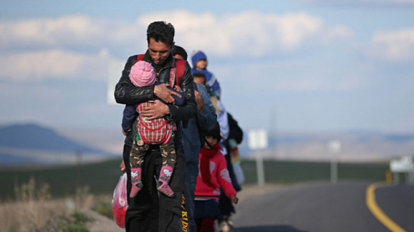 Заловени са 35 мигранти от Афганистан на АМ „Тракия“