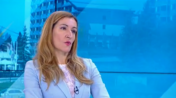 Николина Ангелкова: Ще има нова мярка за финансиране на туризма с грантови схеми