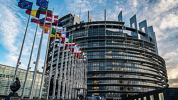 Европарламентът одобри заем от 90 млрд. евро за Украйна