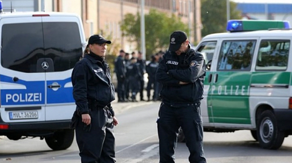 Четирима в Германия с обвинения за тероризъм