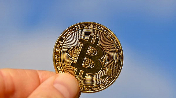 Bitcoin отбеляза ръст с 80% и надхвърли 30 000 долара