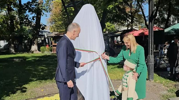 Министър Вълчев поиска да се върне повтарянето в първи клас