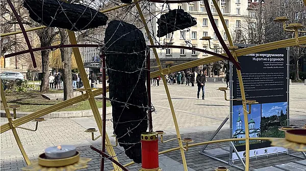 От руините на Лукянивка: „Глобусът на мира“ в София почита жертвите на руската агресия