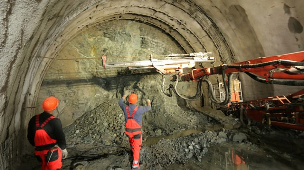 Тунелът Железница - шест дни в пълен мрак заради кражба