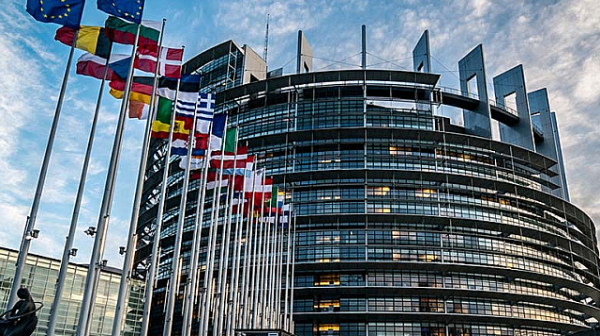 Заради държави като България Европарламентът ще съди ЕК?