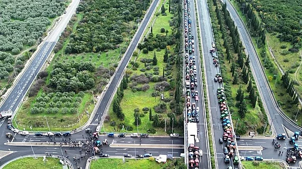 Стачката на фермерите затруднява преминаването през граничните преходи с Гърция