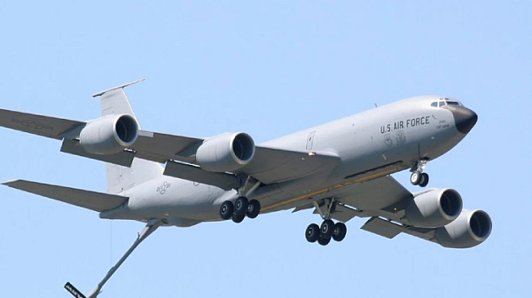 Софийското летище пълно с американски военни самолети. Готви ли се удар по Иран?