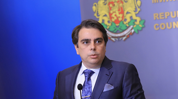 Асен Василев: Тристранният съвет решава за промените в пенсионната система днес