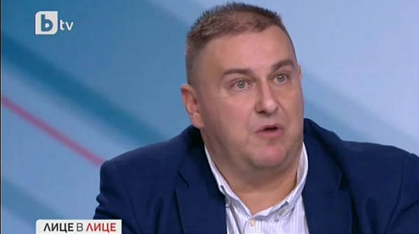 Емил Радев: Възможно е и джихадисти да преминат границата. България не може да се справи сама с мигрантската вълна