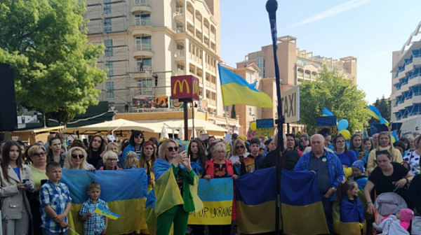 Украинци с второ шествие в Слънчев бряг: Благодарим на България