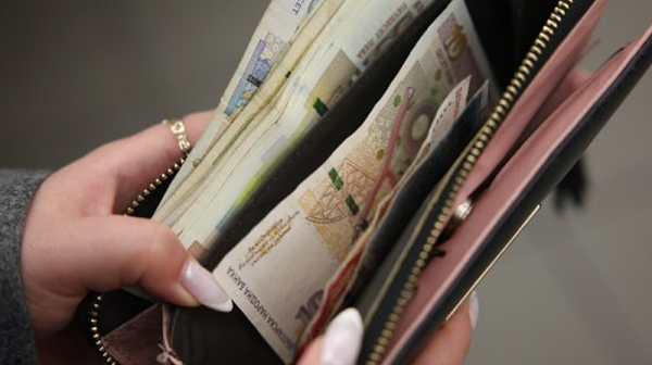 България е сред страните в ЕС с най-солидно нарастване на разходите за заплати