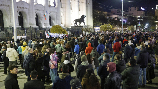Протестът пред Съдебната палата блокира трамваите