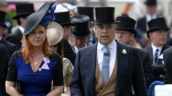 Обиски в кралски имения: Британската полиция влезе в имоти на бившия принц Андрю